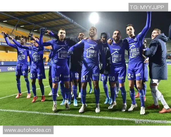 尼奥特与欧塞尔激战在即谁能在法乙赛场中笑到最后